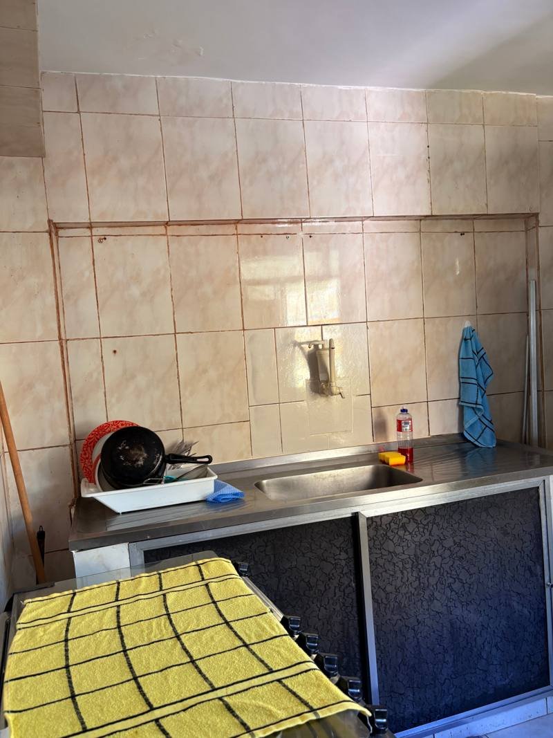 Cozinha com pia e fogão